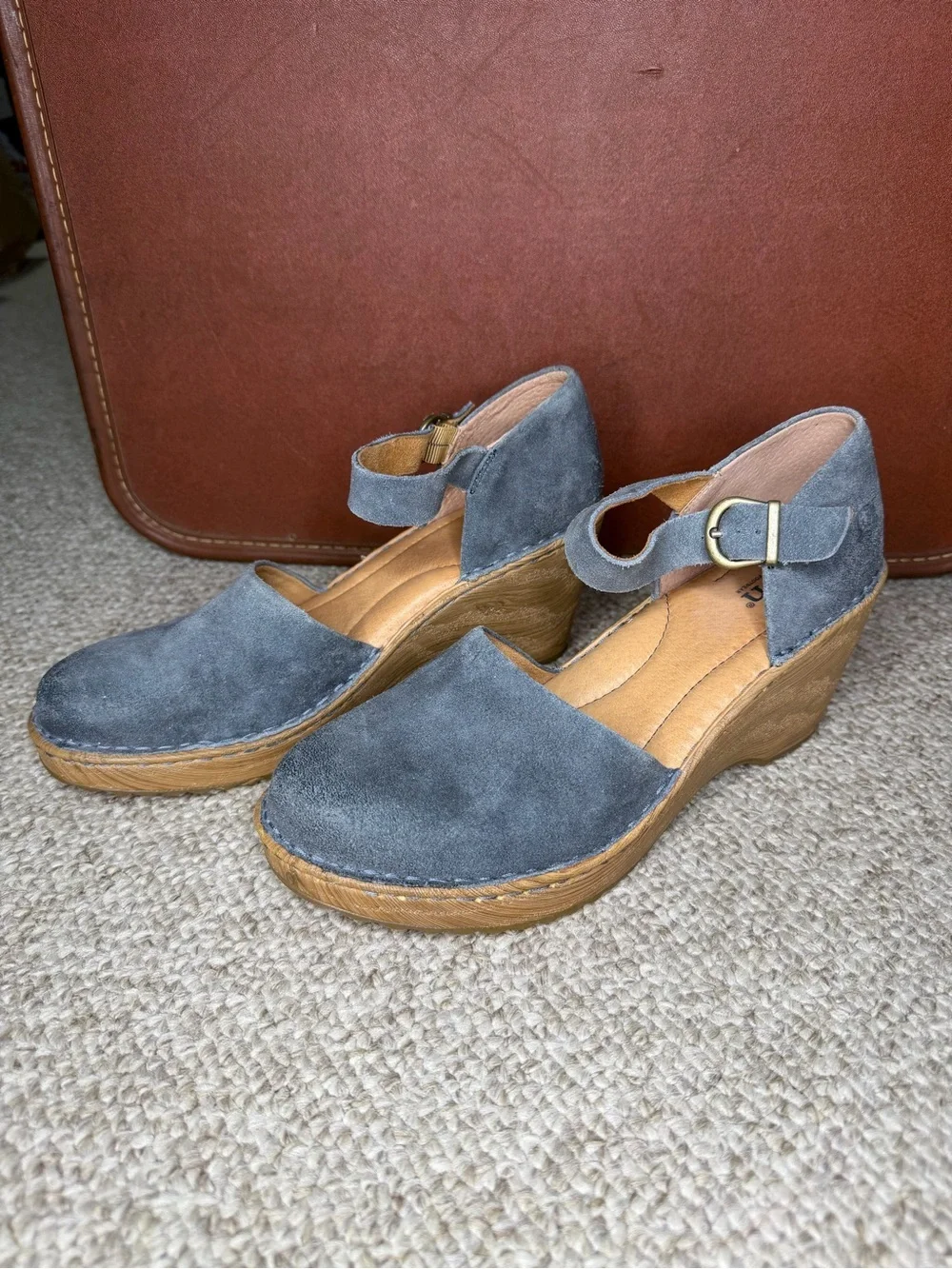 NWOT Born Nellie leather wedges